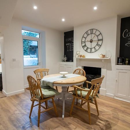 Stylish And Modern Town Centre End-Of Terrace Home Newton Abbot Exterior foto