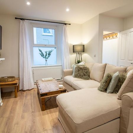 Stylish And Modern Town Centre End-Of Terrace Home Newton Abbot Exterior foto