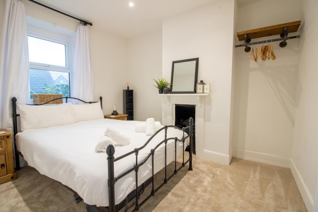 Stylish And Modern Town Centre End-Of Terrace Home Newton Abbot Exterior foto